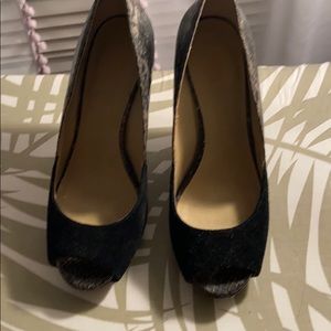 Suede snakeskin wedges open toe!